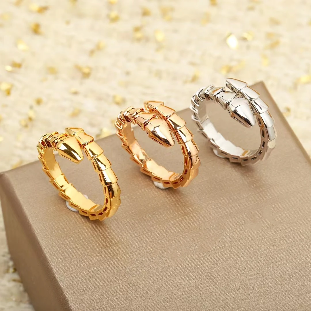 New Hot Selling 925 Pure Silver Smooth Snake Bone Ring Classic Fashion Brand Banquet Simple Luxury Jewelry
New Hot Selling 925 Pure Silver Smooth Snake Bone Ring Classic Fashion Brand Banquet Simple Luxury Jewelry