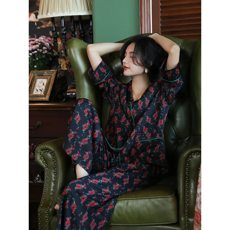 2023 Satin Vintage Floral Printed Sleepwear Women's Silk Pajamas Set 2 Pieces Long Sleeve Loose Luxury Home Suit Pijamas Ladies
2023 Satin Vintage Floral Printed Sleepwear Women's Silk Pajamas Set 2 Pieces Long Sleeve Loose Luxury Home Suit Pijamas Ladies