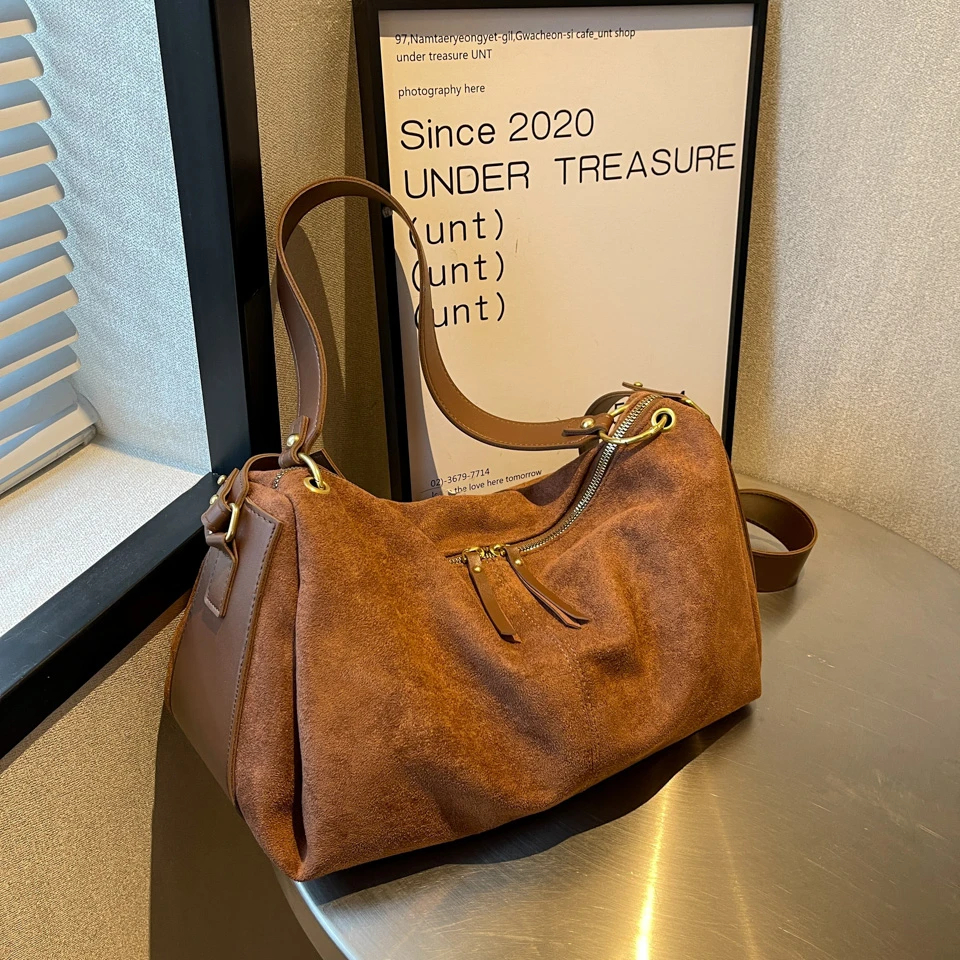 2022 New Winter Faux Shoulder Bags For Women Solid Large Capacity Bowling Bucket Fashion Brown Vintage Casual Handbags
2022 New Winter Faux Shoulder Bags For Women Solid Large Capacity Bowling Bucket Fashion Brown Vintage Casual Handbags