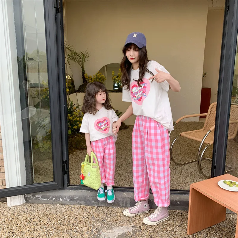 2022 Summer Parent-child Mother-daughter Suit Korean Version Casual Short-sleeved T-shirt Plaid Pants Two-piece Set
2022 Summer Parent-child Mother-daughter Suit Korean Version Casual Short-sleeved T-shirt Plaid Pants Two-piece Set
