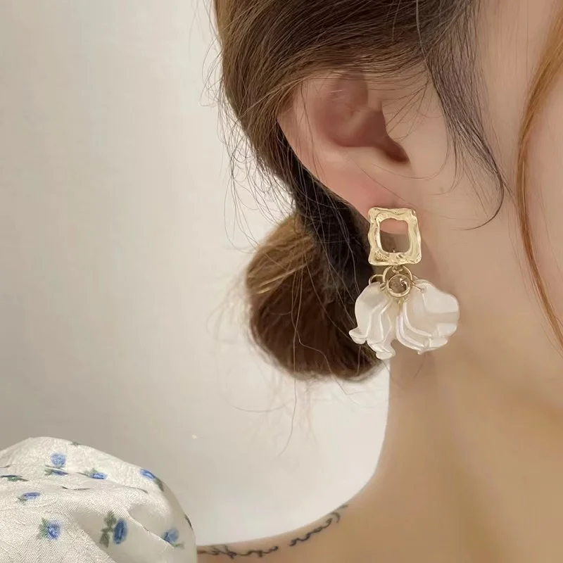 Fashion Vintage Flower Tassel Stud Earrings For Women Girls Aesthetic Geometric Earrings Female Charm Temperament Jewelry Gifts
Fashion Vintage Flower Tassel Stud Earrings For Women Girls Aesthetic Geometric Earrings Female Charm Temperament Jewelry Gifts