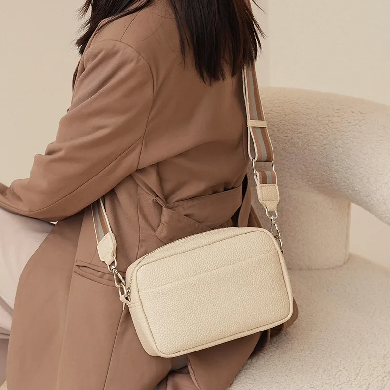 Solid Small Women Messenger Bags Fashion PU Leather Crossbody Bag Ladies Handbags Wide Fabric Strap Zipper Female Shoulder Bags
Solid Small Women Messenger Bags Fashion PU Leather Crossbody Bag Ladies Handbags Wide Fabric Strap Zipper Female Shoulder Bags