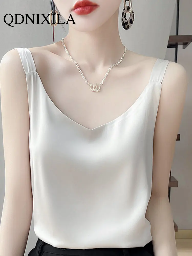 New Sexy Strap Top Women Halter V Neck Basic Green Camis Sleeveless Satin Silk Tank Tops Women'S Summer Camisole Outfit T-shirt
New Sexy Strap Top Women Halter V Neck Basic Green Camis Sleeveless Satin Silk Tank Tops Women'S Summer Camisole Outfit T-shirt