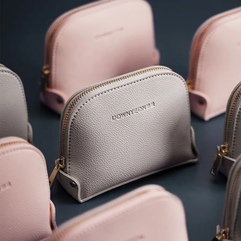 Rownyeon Wholesale Custom Logo Small Lady Vegan embossed PU Leather Beauty Makeup Clutch Bag
Rownyeon Wholesale Custom Logo Small Lady Vegan embossed PU Leather Beauty Makeup Clutch Bag