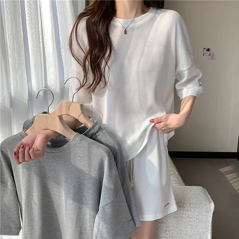 white gray Two Piece Sets Women Summer Solid Short Sleeve Tops and Loose Shorts Pant sets student Simple Casual Sporty Tracksuit
white gray Two Piece Sets Women Summer Solid Short Sleeve Tops and Loose Shorts Pant sets student Simple Casual Sporty Tracksuit