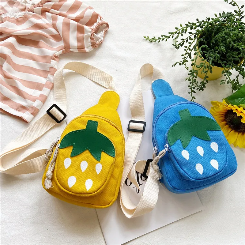 New Kindergarten Baby Girls Princess Cute Fruit Strawberry Messenger Bags Child Travel Shoulder Bag 4-12y Boy Canvas Chest Bags
New Kindergarten Baby Girls Princess Cute Fruit Strawberry Messenger Bags Child Travel Shoulder Bag 4-12y Boy Canvas Chest Bags