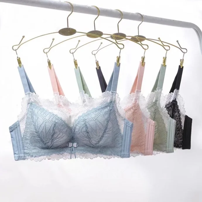 Contrast color latex cup one piece of lace bra without steel ring gathering and closing auxiliary breast upper support
Contrast color latex cup one piece of lace bra without steel ring gathering and closing auxiliary breast upper support
