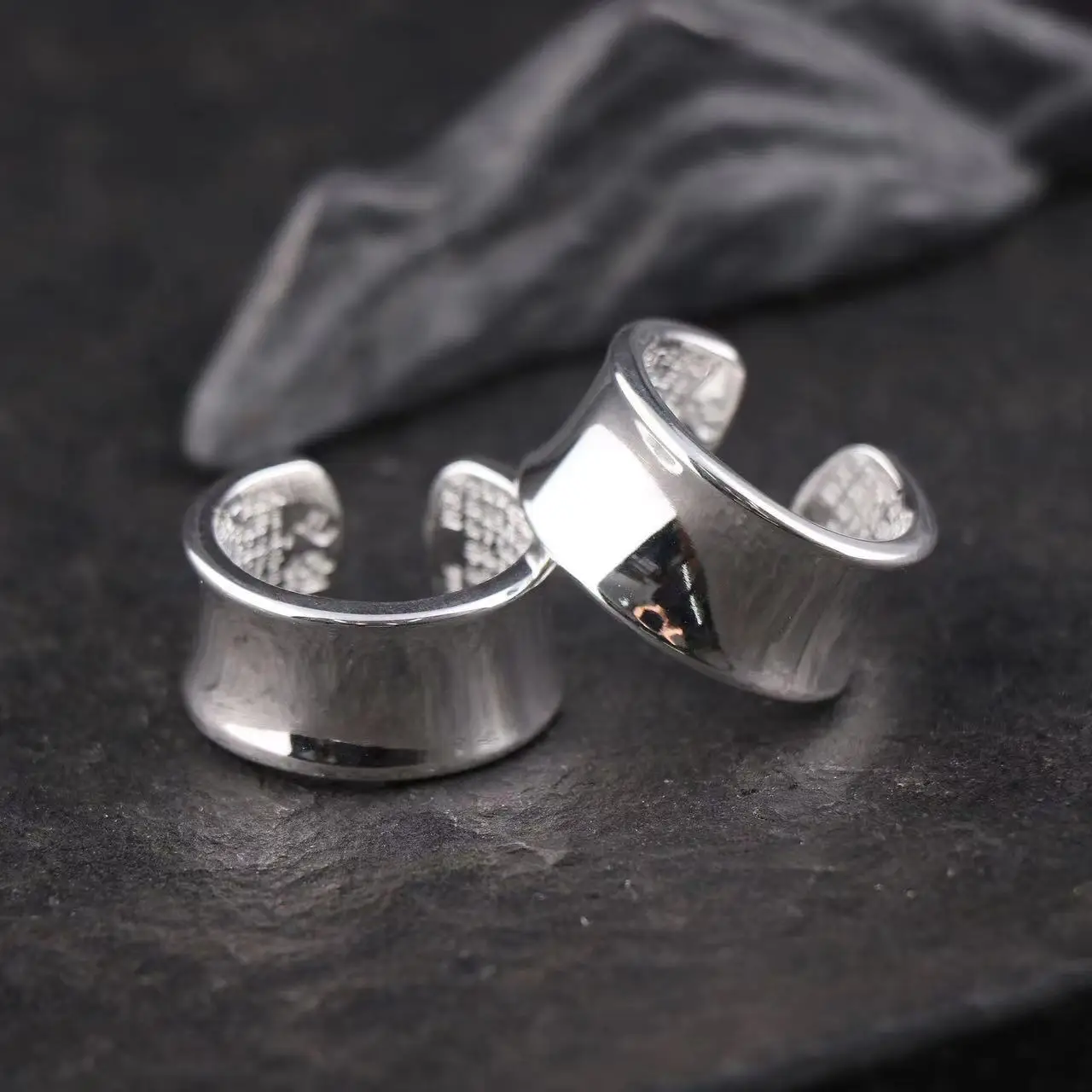Smooth Face Ring with Heart Meridian Bottom Wide Opening Concave Men's and Women's Thickened Heavy
Smooth Face Ring with Heart Meridian Bottom Wide Opening Concave Men's and Women's Thickened Heavy