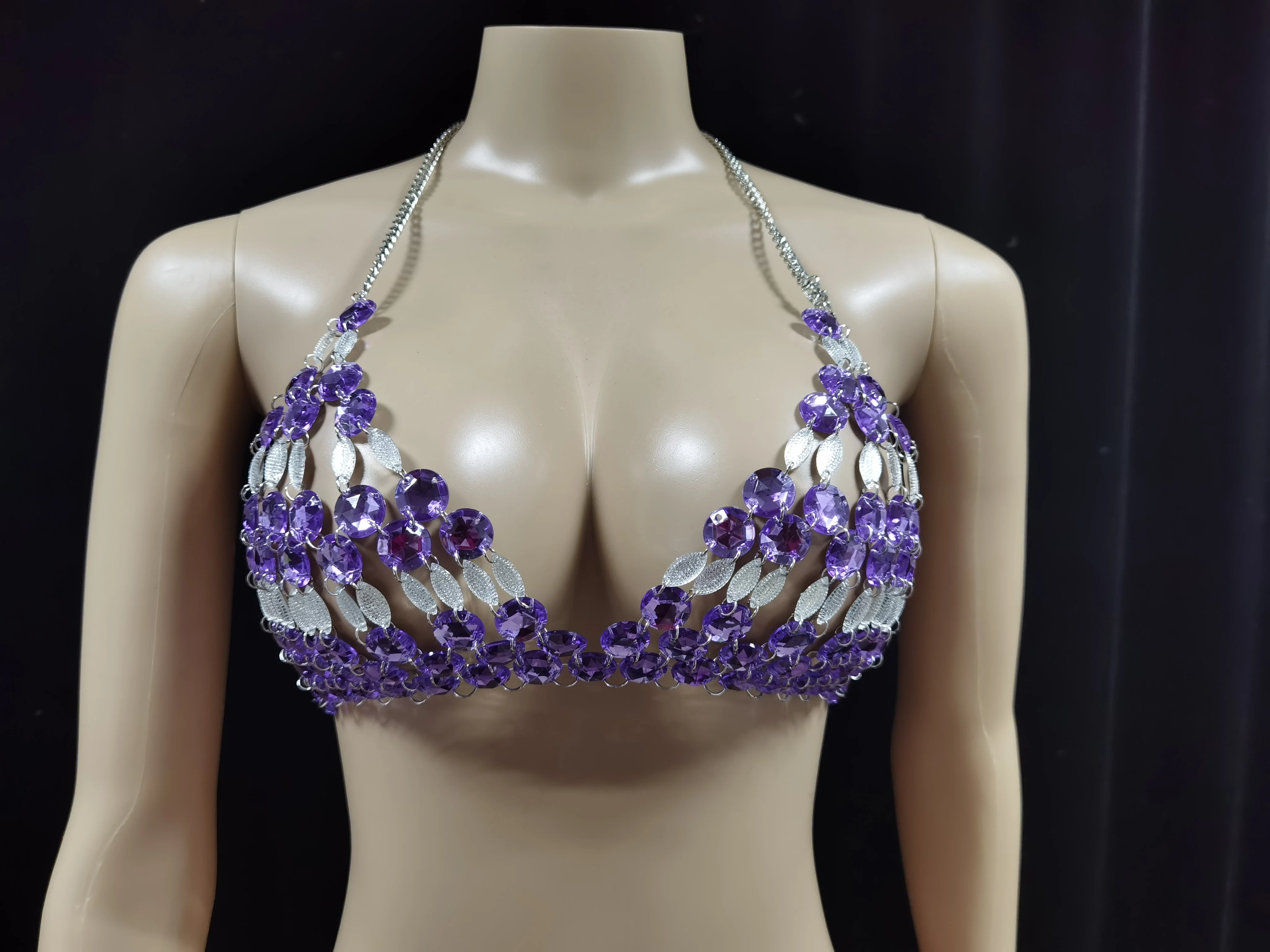 Fashion Yani's New Acrylic Diamond Beads with Diamond Wrapping Chest Metal Bikini Bra Body Chain Neck Hanging Fashion
Fashion Yani's New Acrylic Diamond Beads with Diamond Wrapping Chest Metal Bikini Bra Body Chain Neck Hanging Fashion