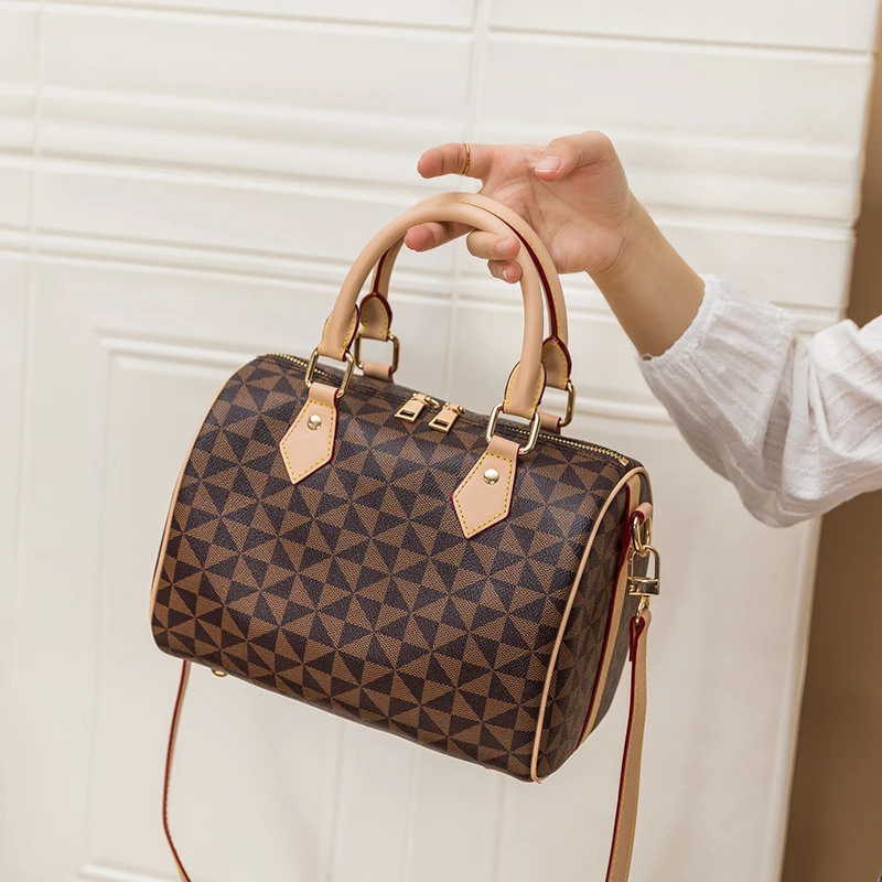 Bag women's messenger bag 2022 new fashion trend large-capacity light luxury brand net red shoulder bag all-match handbag
Bag women's messenger bag 2022 new fashion trend large-capacity light luxury brand net red shoulder bag all-match handbag