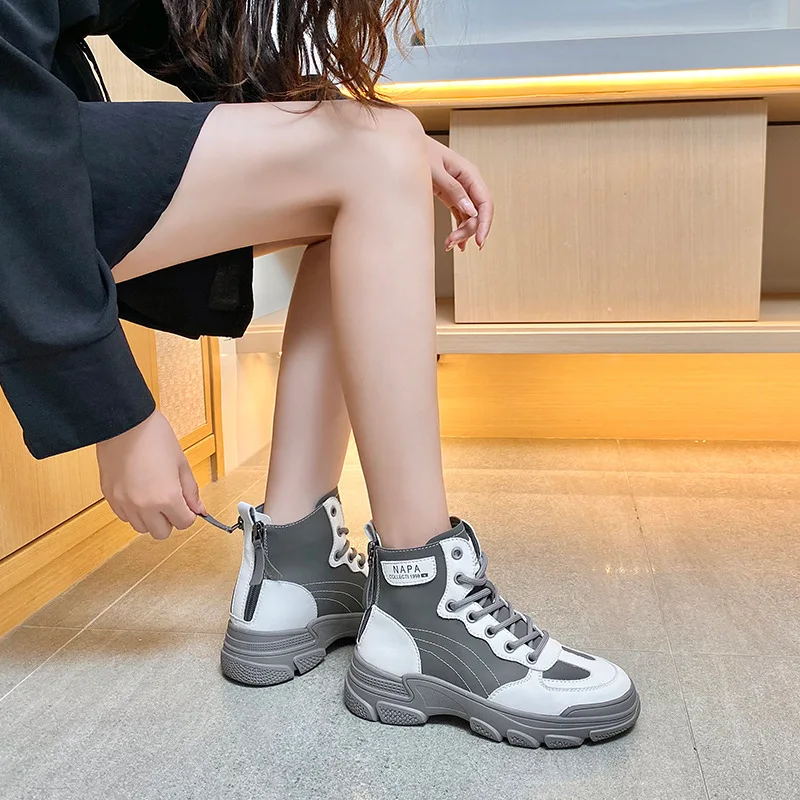 2022 New Large Size 43 Women's Shoes Martin Boots Korean High-Top Leather Boots Fashion Sports Vulcanized Shoes Women
2022 New Large Size 43 Women's Shoes Martin Boots Korean High-Top Leather Boots Fashion Sports Vulcanized Shoes Women