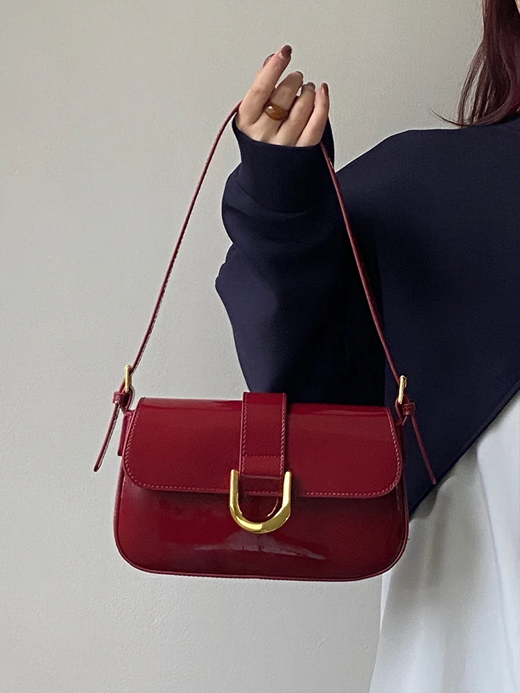 

2023 New Vintage Lacquer Leather Strap Shoulder Bag Messenger Wine Red Horseshoe Buckle Fashion Portable Underarm Bag