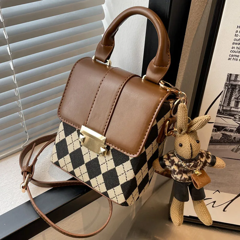 2022 Vintage Mini PU Leather Mobile Purses Luxury Brand Crossbody Bags With Pendant Designer Shoulder Handbags for Women Fashion
2022 Vintage Mini PU Leather Mobile Purses Luxury Brand Crossbody Bags With Pendant Designer Shoulder Handbags for Women Fashion