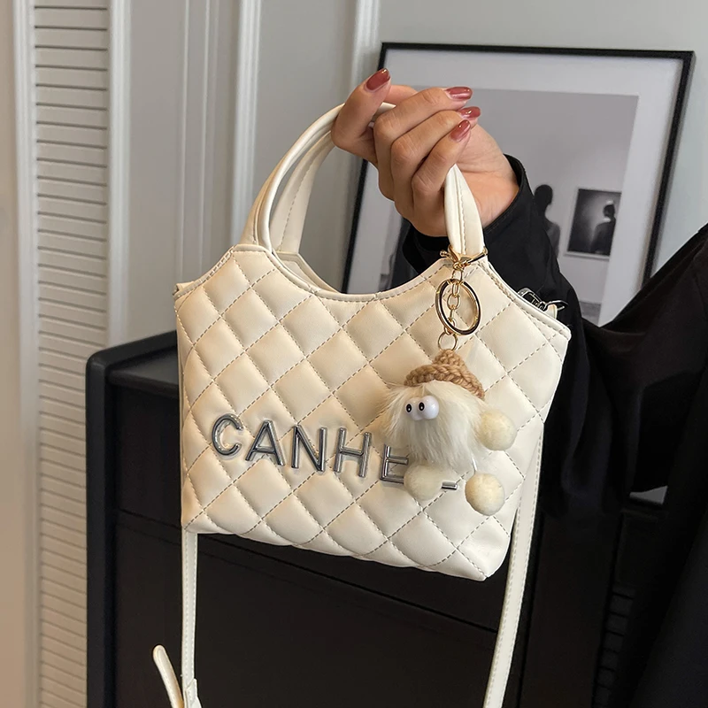 High-quality Luxury Brand Lingge Embroidered Small Bag Popular Women's Versatile Cross-body Bag Small Portable Bucket Bag 2023
High-quality Luxury Brand Lingge Embroidered Small Bag Popular Women's Versatile Cross-body Bag Small Portable Bucket Bag 2023