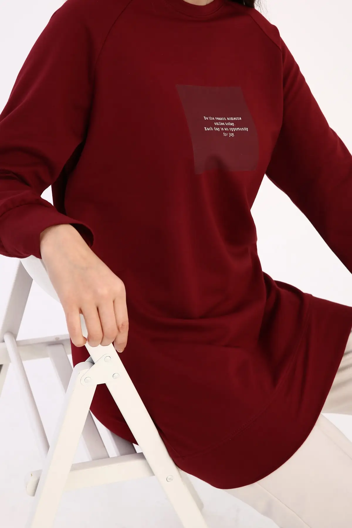 Woman Combing Bordeaux Raglan Sleeve Sweatshirt Women Muslim Sweatshirt 2021 Fashion
Woman Combing Bordeaux Raglan Sleeve Sweatshirt Women Muslim Sweatshirt 2021 Fashion