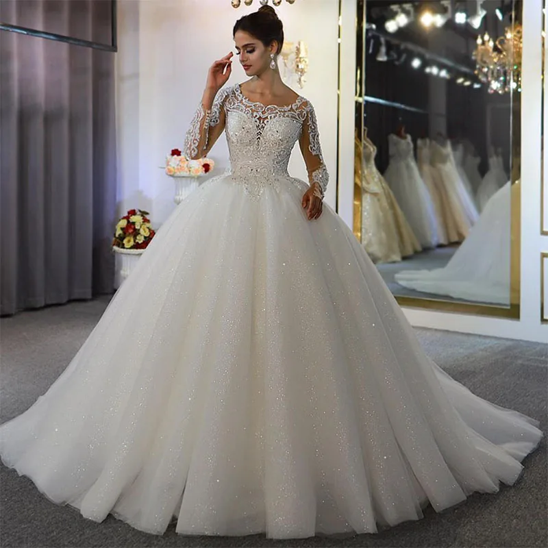 Vintage Scoop Neckline Ball Grown Wedding Dresses Long Sleeves Hand Made Lace Applique Bridal Gowns Robe De Mariee
Vintage Scoop Neckline Ball Grown Wedding Dresses Long Sleeves Hand Made Lace Applique Bridal Gowns Robe De Mariee