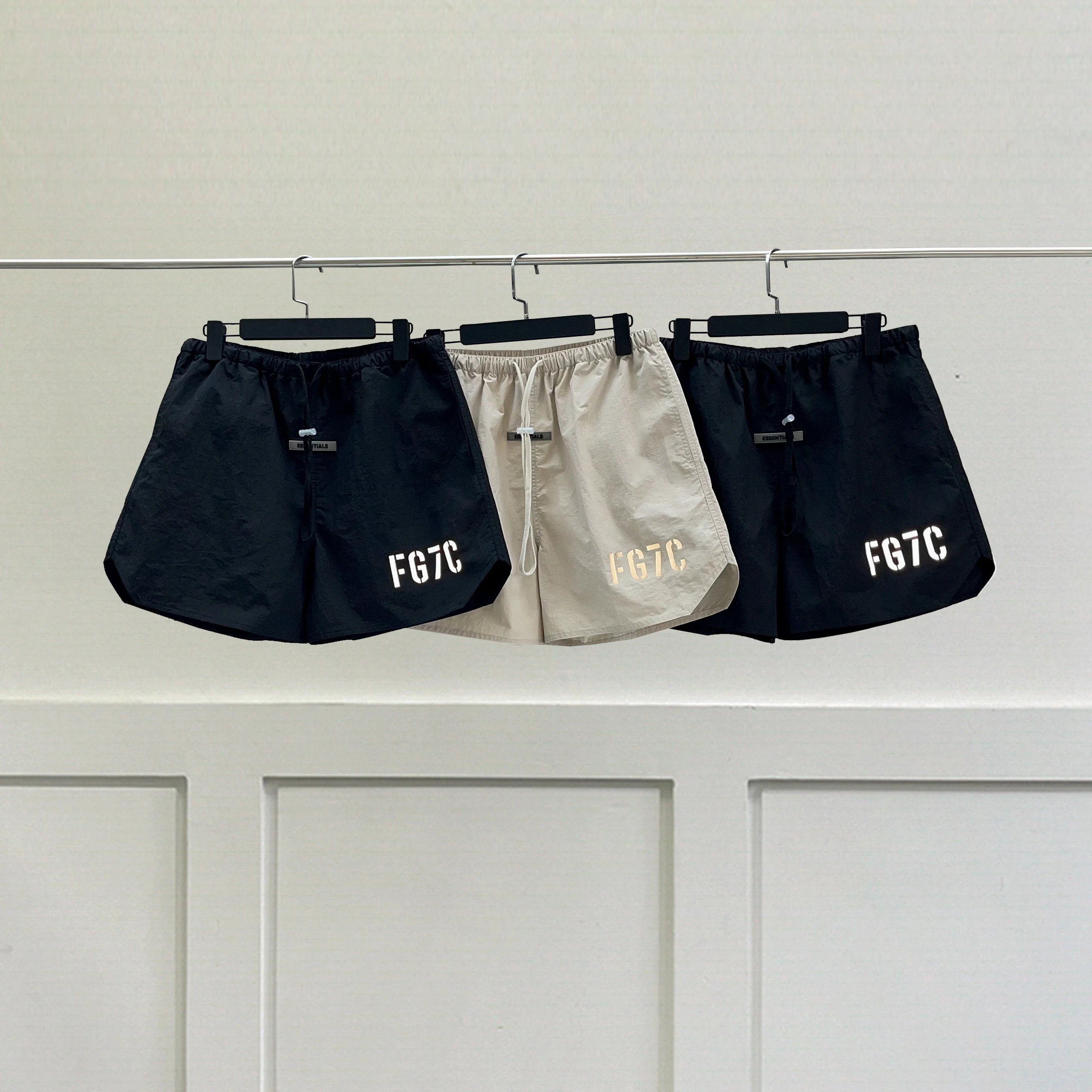 Fashion Essentials Beach Shorts FG7C Reflection Print Logo Shorts Outdoor Hip hop Oversized Men's and Women's Sport Shorts
Fashion Essentials Beach Shorts FG7C Reflection Print Logo Shorts Outdoor Hip hop Oversized Men's and Women's Sport Shorts