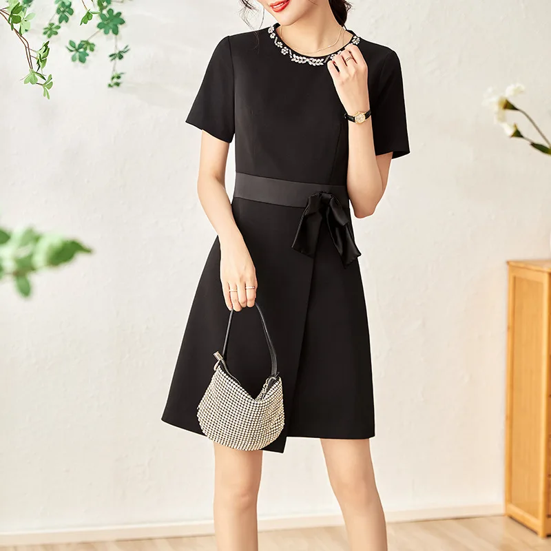 Маленькое очаровательное женское летнее платье ручной работы 2023, стильное приталенное и маленькое модное ТРАПЕЦИЕВИДНОЕ ПЛАТЬЕ в стиле Хепберн со стразами
Маленькое очаровательное женское летнее платье ручной работы 2023, стильное приталенное и маленькое модное ТРАПЕЦИЕВИДНОЕ ПЛАТЬЕ в стиле Хепберн со стразами