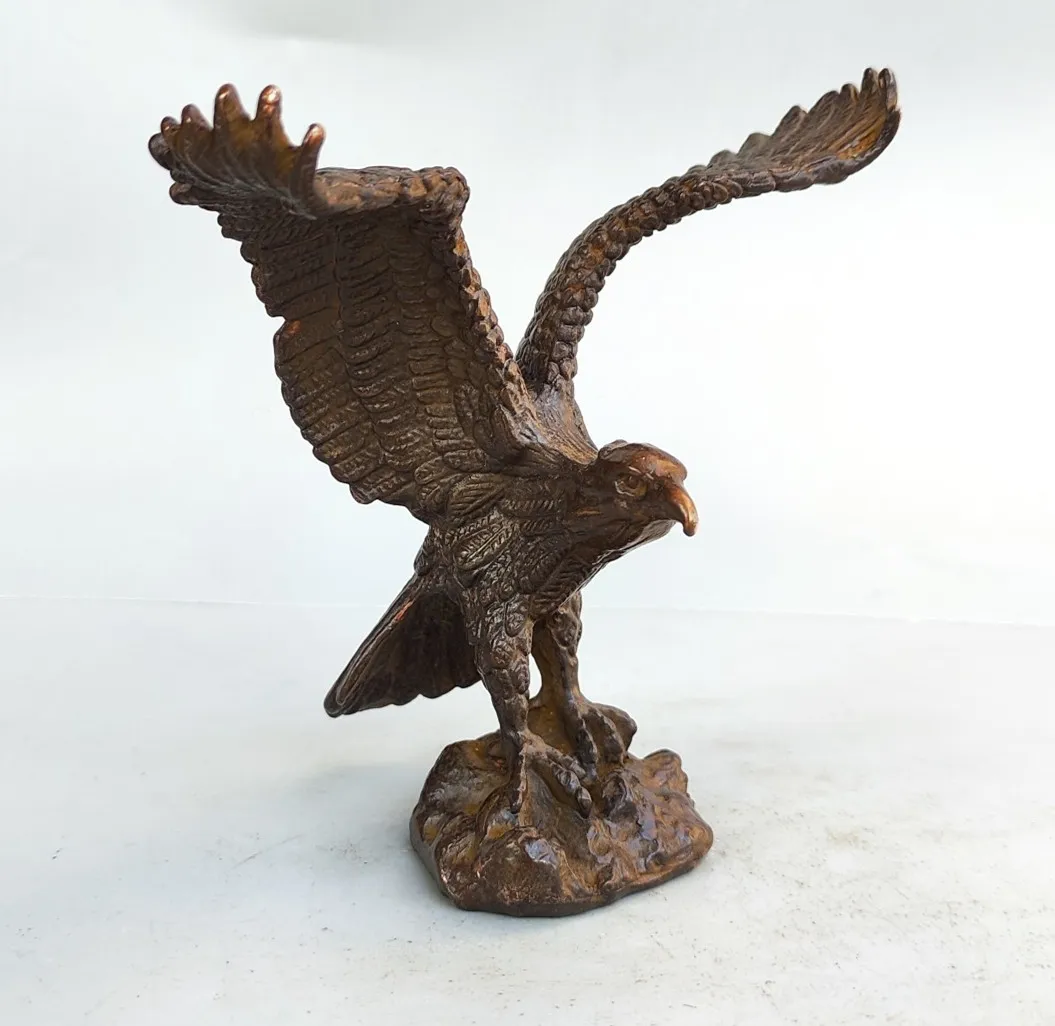 Bronze Metal Eagle Statue Art Animal Flying Eagle Model Retro Decoration Home Office Desktop Feng Shui Bird Decoration Statue
Bronze Metal Eagle Statue Art Animal Flying Eagle Model Retro Decoration Home Office Desktop Feng Shui Bird Decoration Statue