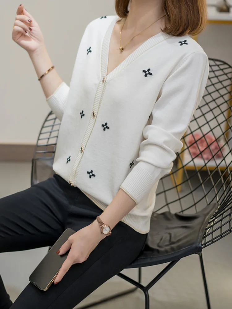 Oversize XL-4XL Knitted Cardigan Autumn 2022 Fashion V-neck Embroidery Sweaters Single Breasted White Black Knitting Coats
Oversize XL-4XL Knitted Cardigan Autumn 2022 Fashion V-neck Embroidery Sweaters Single Breasted White Black Knitting Coats