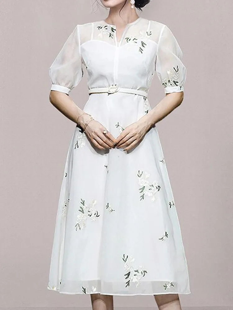SMTHMA Women Dress 2022 Korean Fashion Elegant V-neck Embroidered Flowers Waist Puff Sleeves Vestidos Dresses With Belt
SMTHMA Women Dress 2022 Korean Fashion Elegant V-neck Embroidered Flowers Waist Puff Sleeves Vestidos Dresses With Belt
