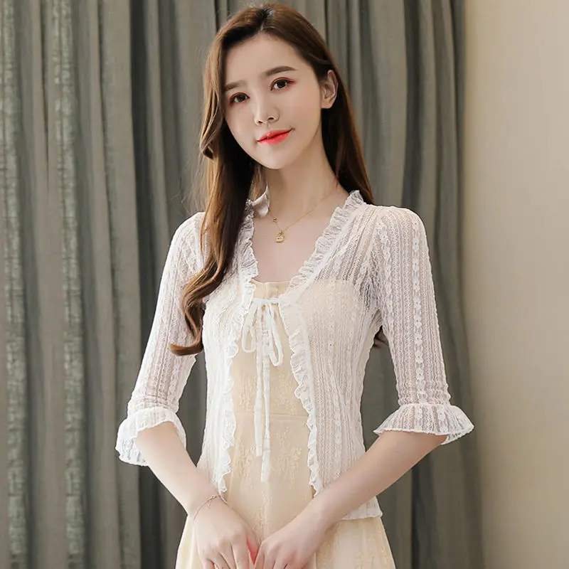 2022 Summer Women New Short Lace Shawl Shirts Female Thin Solid Sunscreen Blouses Ladies V-neck Air-conditioning Shirts Q83
2022 Summer Women New Short Lace Shawl Shirts Female Thin Solid Sunscreen Blouses Ladies V-neck Air-conditioning Shirts Q83