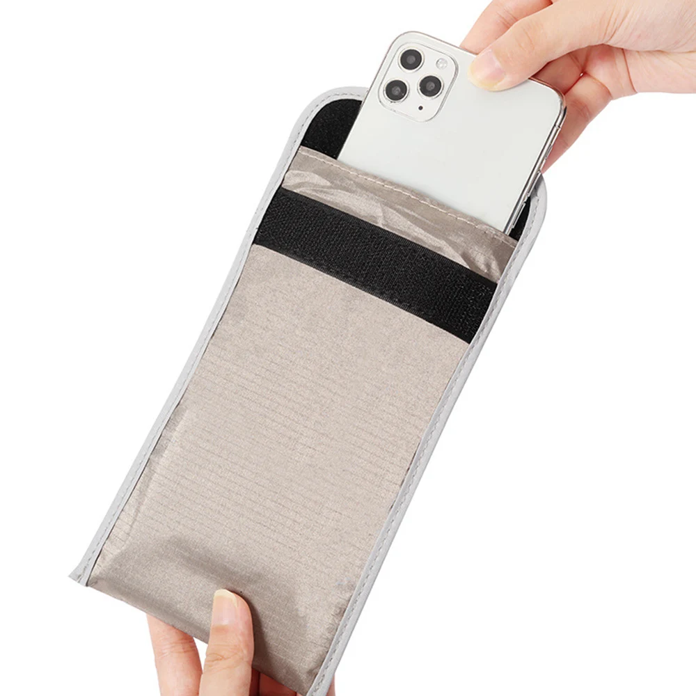 New Mobile Phone RF Signal Blocker Anti-Radiation Shield Case Bag Pouch IC Magnetic Card Prevent Degaussing Anti-tracking
New Mobile Phone RF Signal Blocker Anti-Radiation Shield Case Bag Pouch IC Magnetic Card Prevent Degaussing Anti-tracking