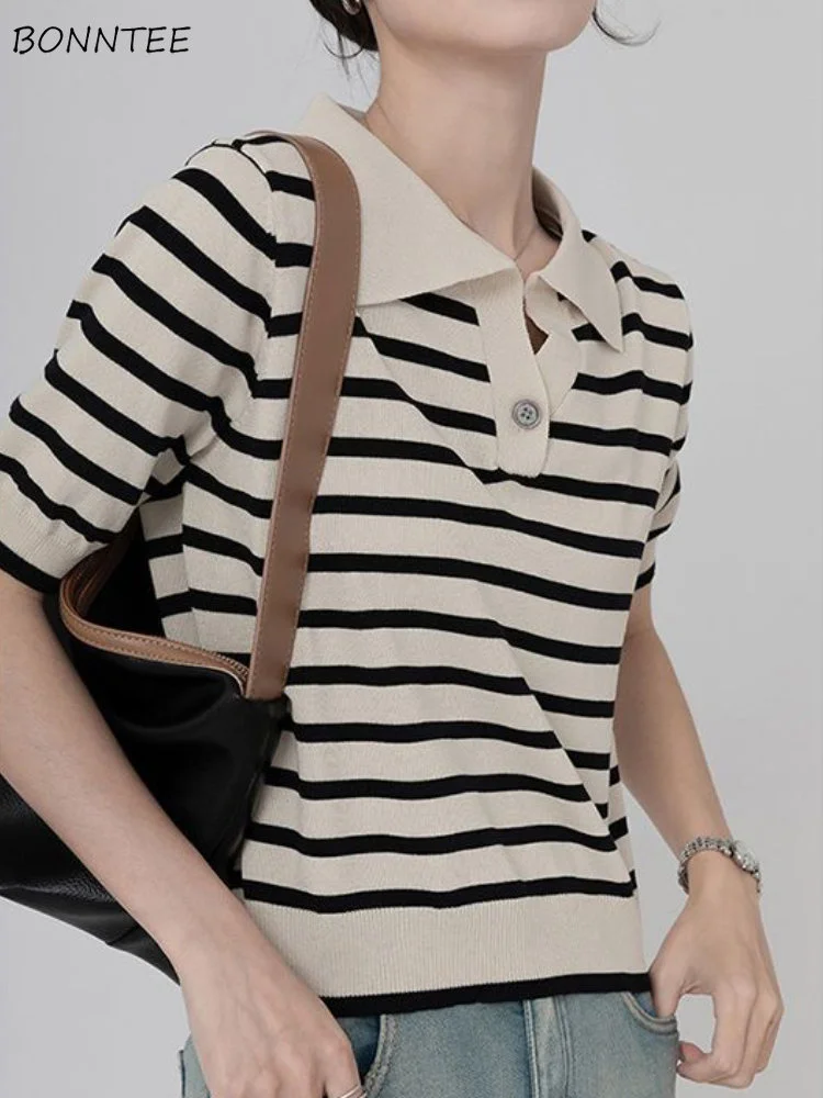 Футболка женская трикотажная в полоску, модная винтажная Повседневная рубашка с коротким рукавом, в корейском ретро стиле, на весну
Футболка женская трикотажная в полоску, модная винтажная Повседневная рубашка с коротким рукавом, в корейском ретро стиле, на весну