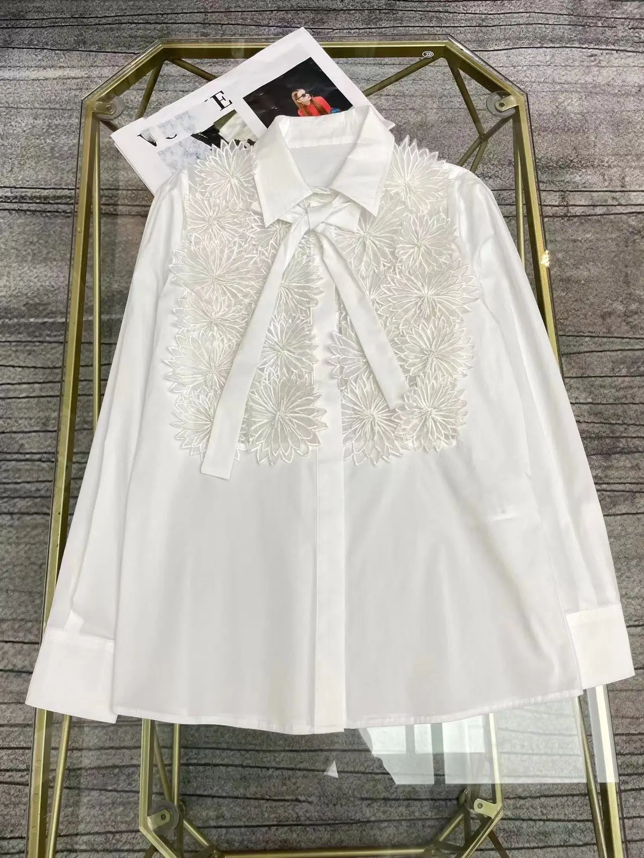 Fyion Fashion Luxury Blouse 2022 Summer Spring New Design Women Runway Appliques High Quality Single Breasted White Blouse
Fyion Fashion Luxury Blouse 2022 Summer Spring New Design Women Runway Appliques High Quality Single Breasted White Blouse