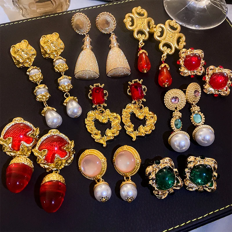 Minar Vintage Gold Twisted Heart Rhinestone Drop Earrings for Women Temperament Statement Crystal Waterdrop Dangle Earring 
Minar Vintage Gold Twisted Heart Rhinestone Drop Earrings for Women Temperament Statement Crystal Waterdrop Dangle Earring