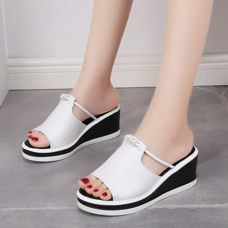 2022 New Women Slipper Sandals Heels Wedges Platform Leather Peep Toe Crystal Elegant Female Sandals Ladies Summer Shoes
2022 New Women Slipper Sandals Heels Wedges Platform Leather Peep Toe Crystal Elegant Female Sandals Ladies Summer Shoes