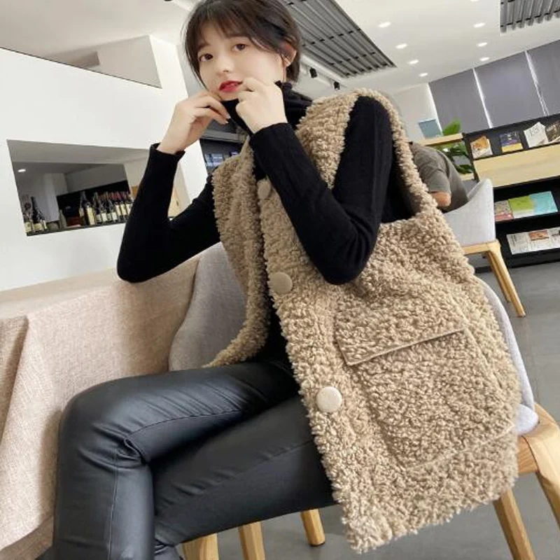 Жилет из овечьей шерсти средней длины, свободные топы без рукавов, Новинка весна-зима 2023, женская верхняя одежда, куртка и меховой жилет, жил...
Жилет из овечьей шерсти средней длины, свободные топы без рукавов, Новинка весна-зима 2023, женская верхняя одежда, куртка и меховой жилет, жил...