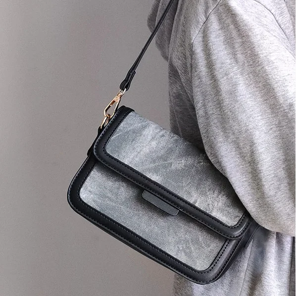 Vinate маленькая квадратная женская сумка через плечо, модные женские сумки-мессенджеры из искусственной кожи, простая женская сумка, повседневный кошелек, сумка с клапаном 
Vinate маленькая квадратная женская сумка через плечо, модные женские сумки-мессенджеры из искусственной кожи, простая женская сумка, повседневный кошелек, сумка с клапаном