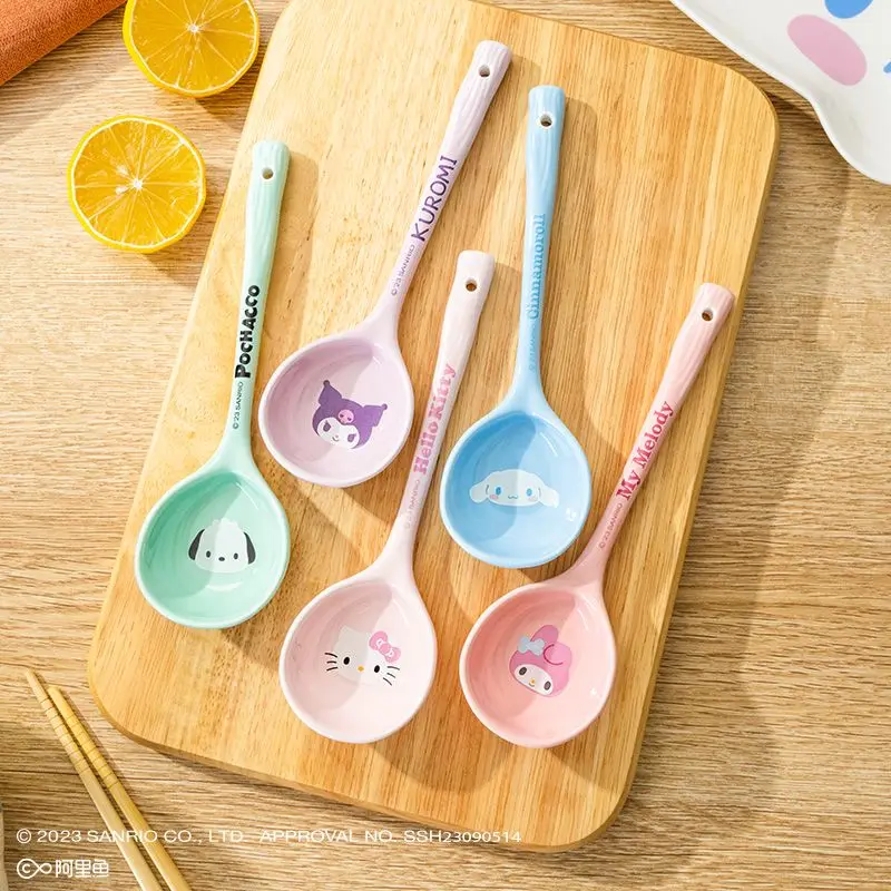 Милая ложка Sanrio Kuromi Cinnamoroll My Melody мультяшная Милая аниме кухонная утварь Студенческая посуда с длинной ручкой для девочек
Милая ложка Sanrio Kuromi Cinnamoroll My Melody мультяшная Милая аниме кухонная утварь Студенческая посуда с длинной ручкой для девочек