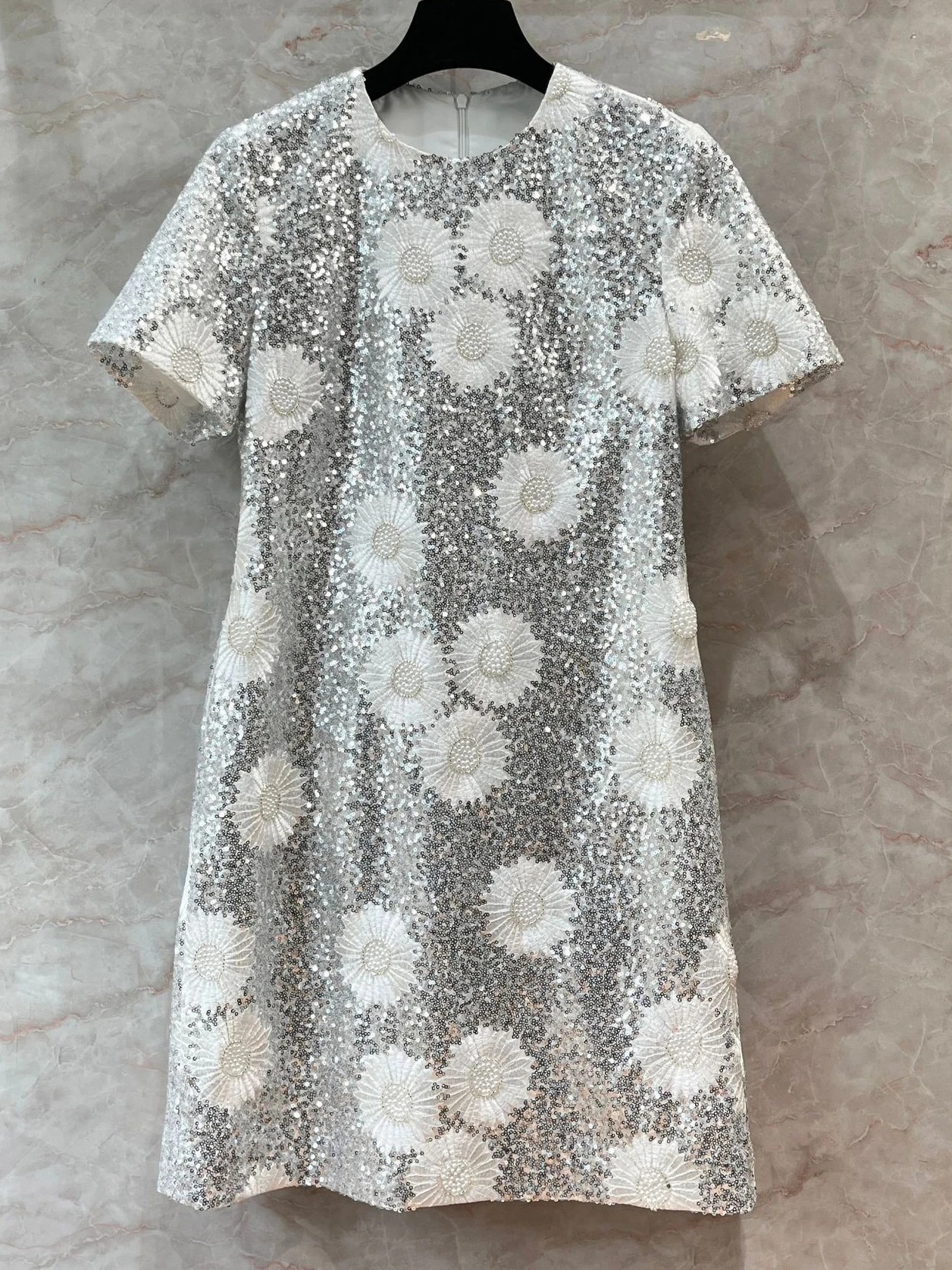 Vintage Summer High Quality Short Sleeve O-neck Sequin Dress Women Clothing Silver Embroidery Dresses Ladies Vestidos
Vintage Summer High Quality Short Sleeve O-neck Sequin Dress Women Clothing Silver Embroidery Dresses Ladies Vestidos