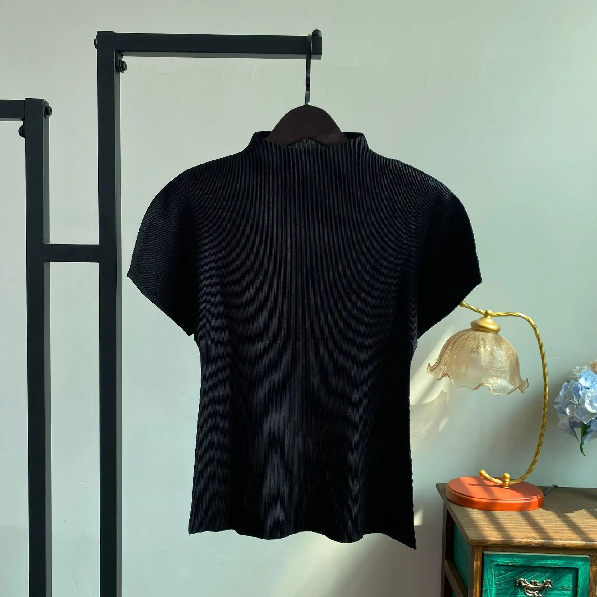 Miyake Solid Color Short Sleeve Half-high Neck Fashion Design Women Summer Pleated Casual Fresh Sweet Versatile Set Head T-shirt
Miyake Solid Color Short Sleeve Half-high Neck Fashion Design Women Summer Pleated Casual Fresh Sweet Versatile Set Head T-shirt