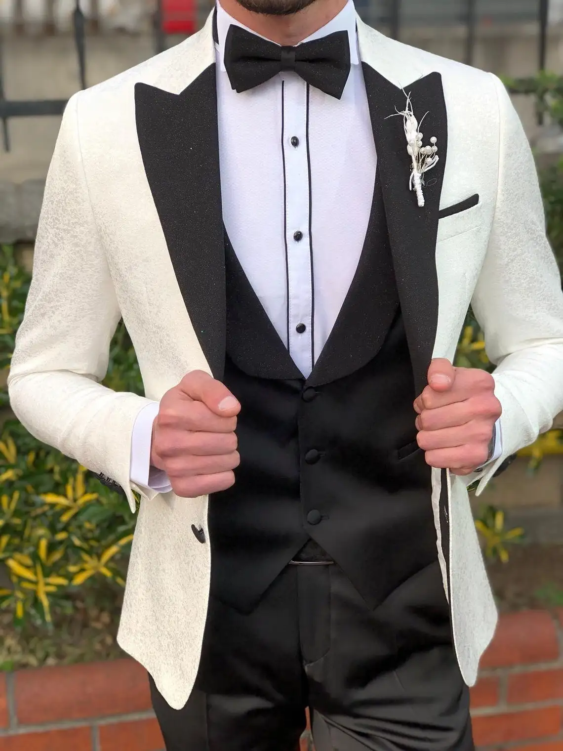Men's Tuxedo Wedding Groom Formal Blazer Pants Vest 3 Piece Ivory Jacket Point Lapel Full Outfit
Men's Tuxedo Wedding Groom Formal Blazer Pants Vest 3 Piece Ivory Jacket Point Lapel Full Outfit