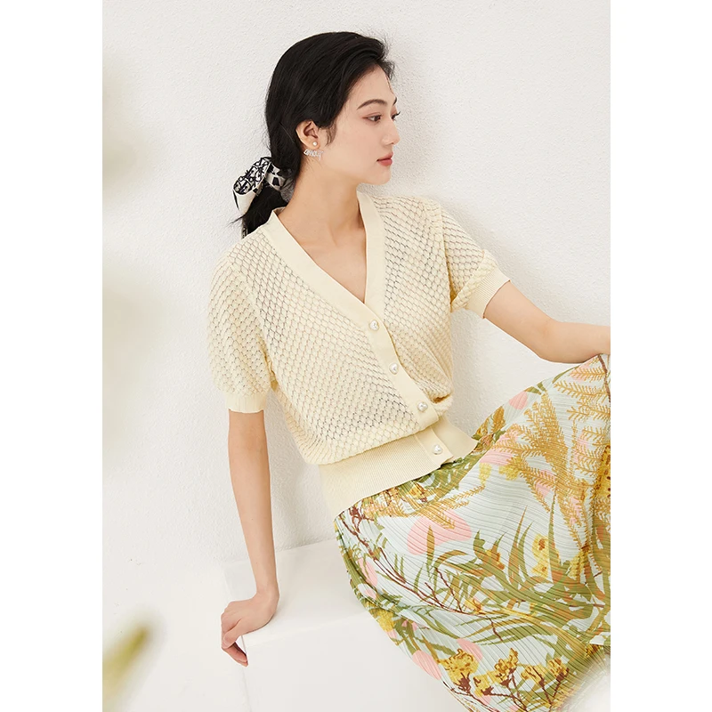 summer Knitted cardigan thin short sleeve Single breasted v-neck sweater women
summer Knitted cardigan thin short sleeve Single breasted v-neck sweater women