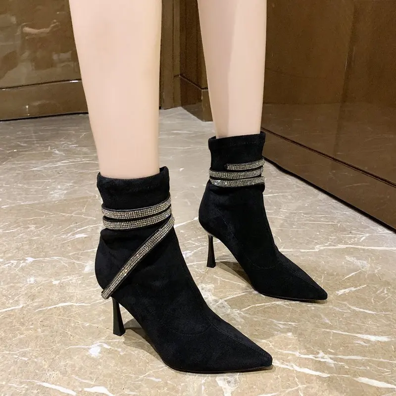 2022 Autumn Lady Boot Fashion Pointe Toe Thin Heel Woman High Heel Boots Flock Mid-calf Boots Crystal Decoration Lady Boots
2022 Autumn Lady Boot Fashion Pointe Toe Thin Heel Woman High Heel Boots Flock Mid-calf Boots Crystal Decoration Lady Boots