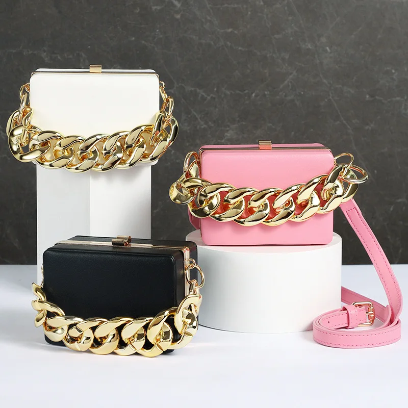 New Dinner Bag Senior Chain Ladies Small Square Bag Evening Banquet Bag Partybag 
New Dinner Bag Senior Chain Ladies Small Square Bag Evening Banquet Bag Partybag