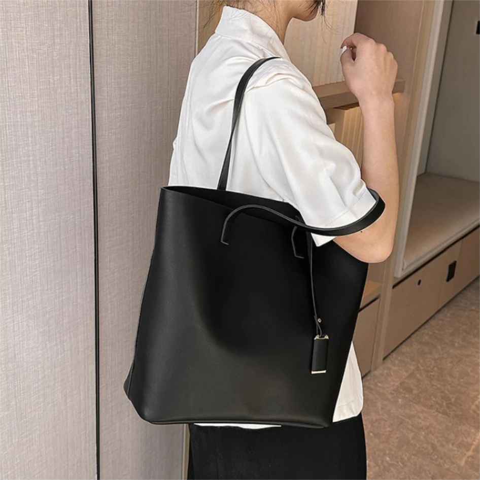 PU Leather Solid Color Shoulder Bag Large Capacity Fashionable Minimalist Tote Bag Square Sewing Craft Commuting Bag
PU Leather Solid Color Shoulder Bag Large Capacity Fashionable Minimalist Tote Bag Square Sewing Craft Commuting Bag
