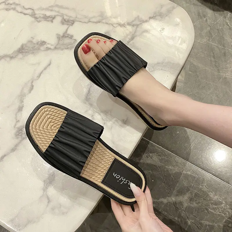 women's slippers summer new woven sandals women's indoor and outdoor leisure beach flat slippers women's comfortable slippers
women's slippers summer new woven sandals women's indoor and outdoor leisure beach flat slippers women's comfortable slippers
