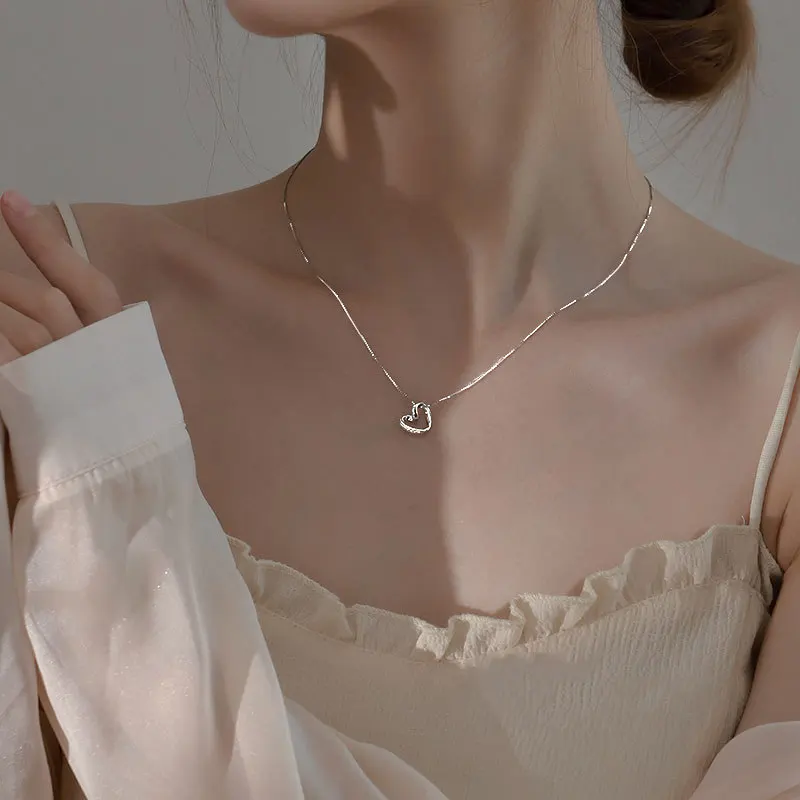 Authentic 925 Sterling Silver Hollow Heart Pendant Necklace Women Box Chains Cute Fashion Necklaces 2022 Woman Fine Jewelry
Authentic 925 Sterling Silver Hollow Heart Pendant Necklace Women Box Chains Cute Fashion Necklaces 2022 Woman Fine Jewelry