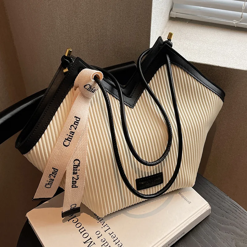 Fashion Imitation Leather PU Women's Bag Shoulder Commuting Advanced Sense Simplicity Soft High quality bags
Fashion Imitation Leather PU Women's Bag Shoulder Commuting Advanced Sense Simplicity Soft High quality bags
