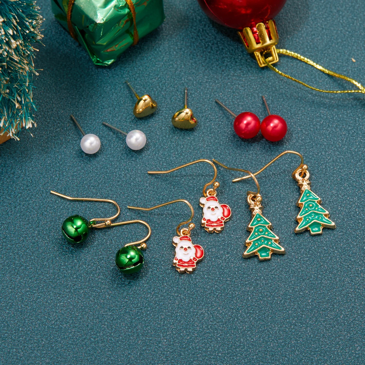 Creative Fashion Christmas Earrings Christmas Tree Elk Santa Claus Snowman Bell Girl New Year Jewelry Gift for Friends
Creative Fashion Christmas Earrings Christmas Tree Elk Santa Claus Snowman Bell Girl New Year Jewelry Gift for Friends