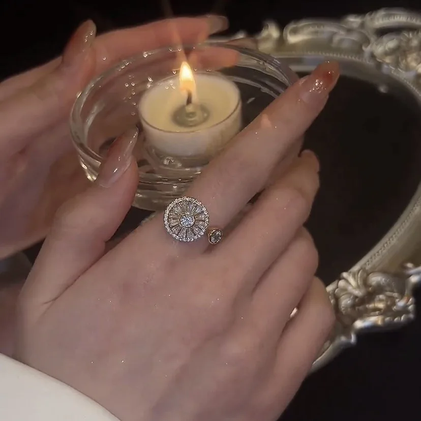 Korean Anxiety Super Flash Zircon Rotating Ring Exquisite Personality Index Finger Open Rotatable Ladies Rings for Women 2022
Korean Anxiety Super Flash Zircon Rotating Ring Exquisite Personality Index Finger Open Rotatable Ladies Rings for Women 2022