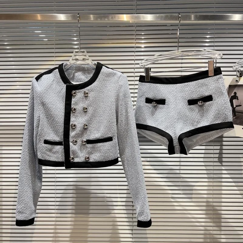 Melonwhale Autumn Winter Double Breasted Buttons Tweed Short Jacket Coat Hot Shorts Two Piece Set Women Outfits GG313
Melonwhale Autumn Winter Double Breasted Buttons Tweed Short Jacket Coat Hot Shorts Two Piece Set Women Outfits GG313