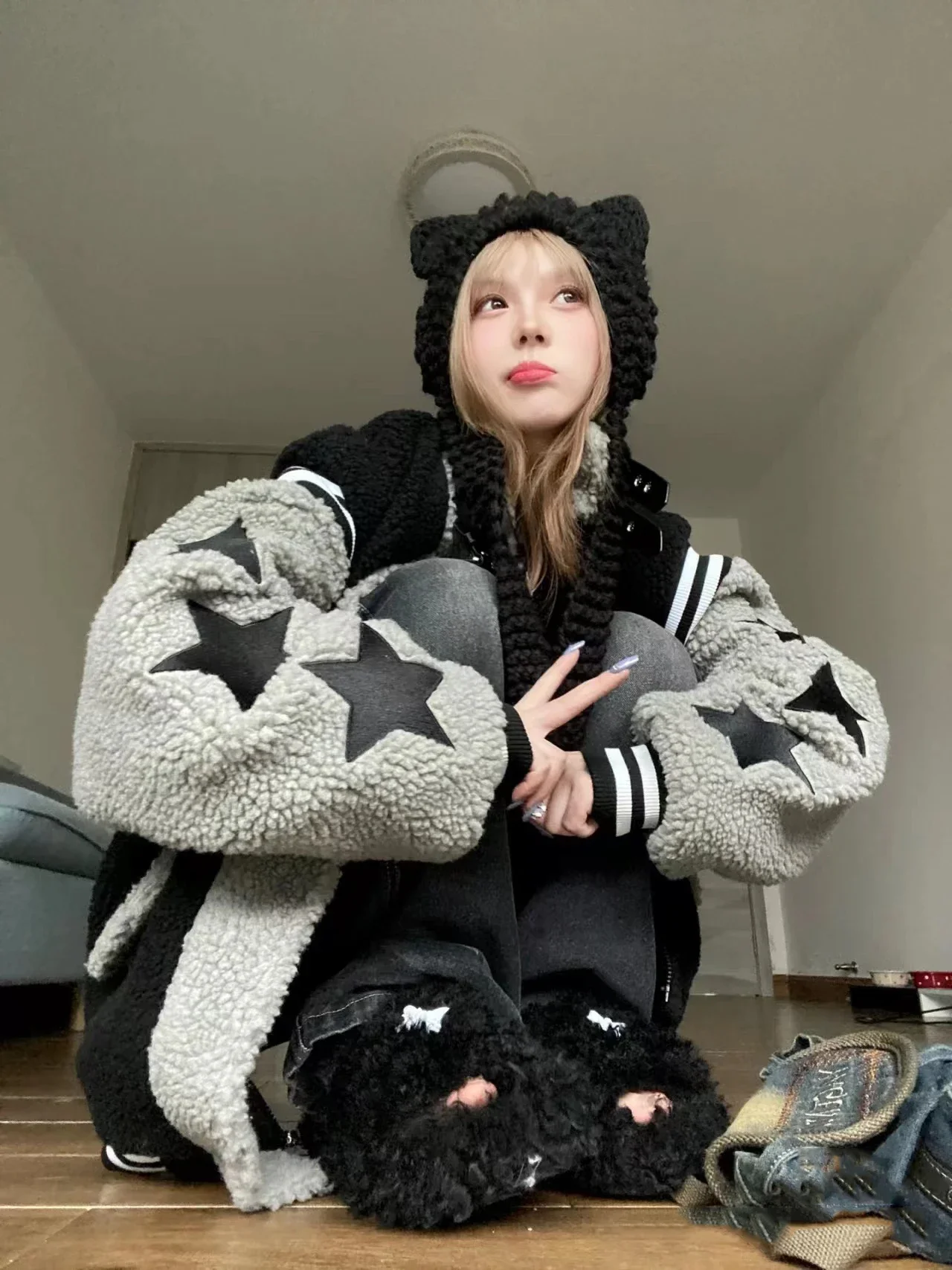 Imitation Lamb Fur Plush Fleece Warm Jacket Star Striped Bomber Baseball Style Coat Women's Winter Contrast Color Zipper Outfits
Imitation Lamb Fur Plush Fleece Warm Jacket Star Striped Bomber Baseball Style Coat Women's Winter Contrast Color Zipper Outfits