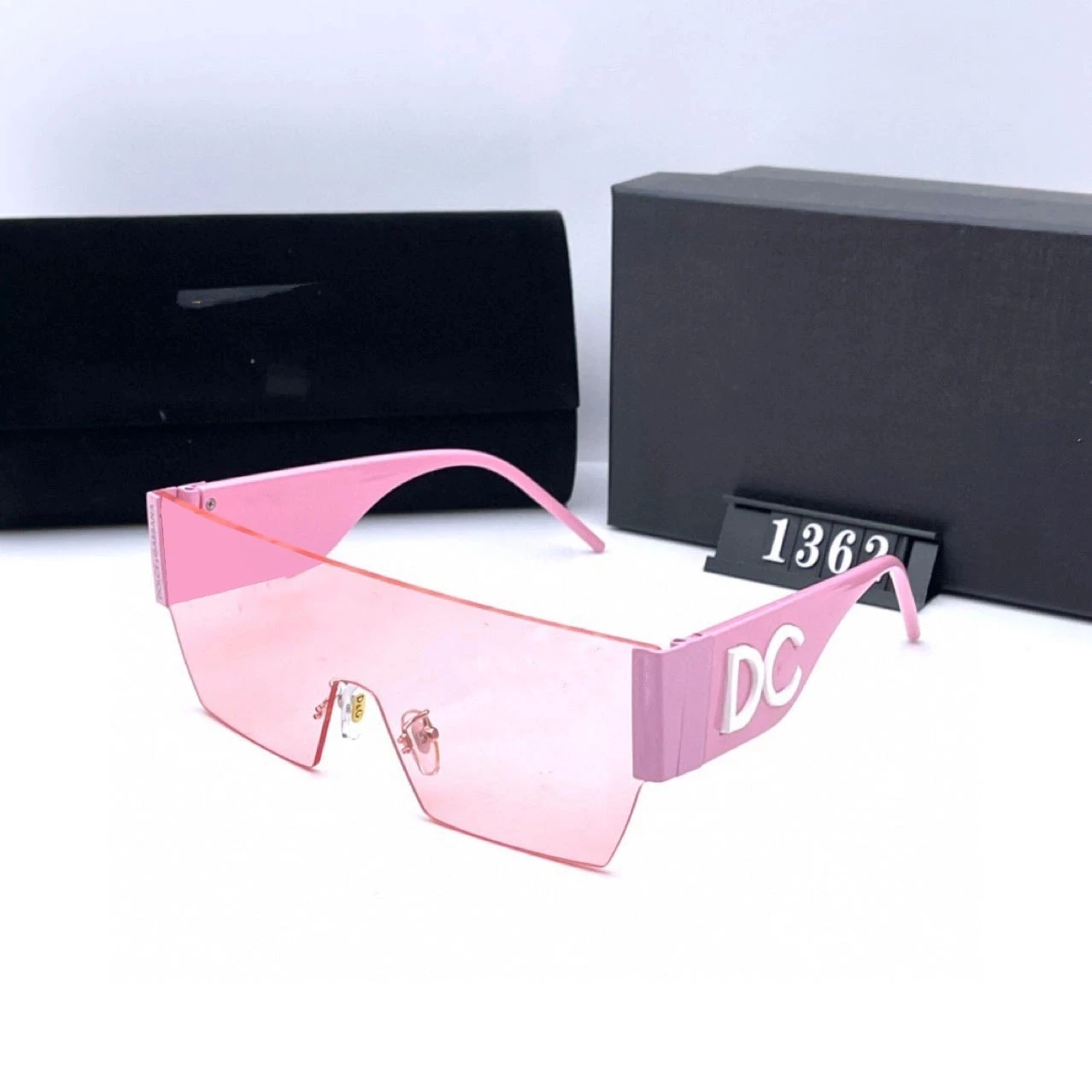 Солнцезащитные очки без оправы для мужчин и женщин, квадратные, модные роскошные брендовые, без оправы, цельные, с защитой от ультрафиолета
Солнцезащитные очки без оправы для мужчин и женщин, квадратные, модные роскошные брендовые, без оправы, цельные, с защитой от ультрафиолета