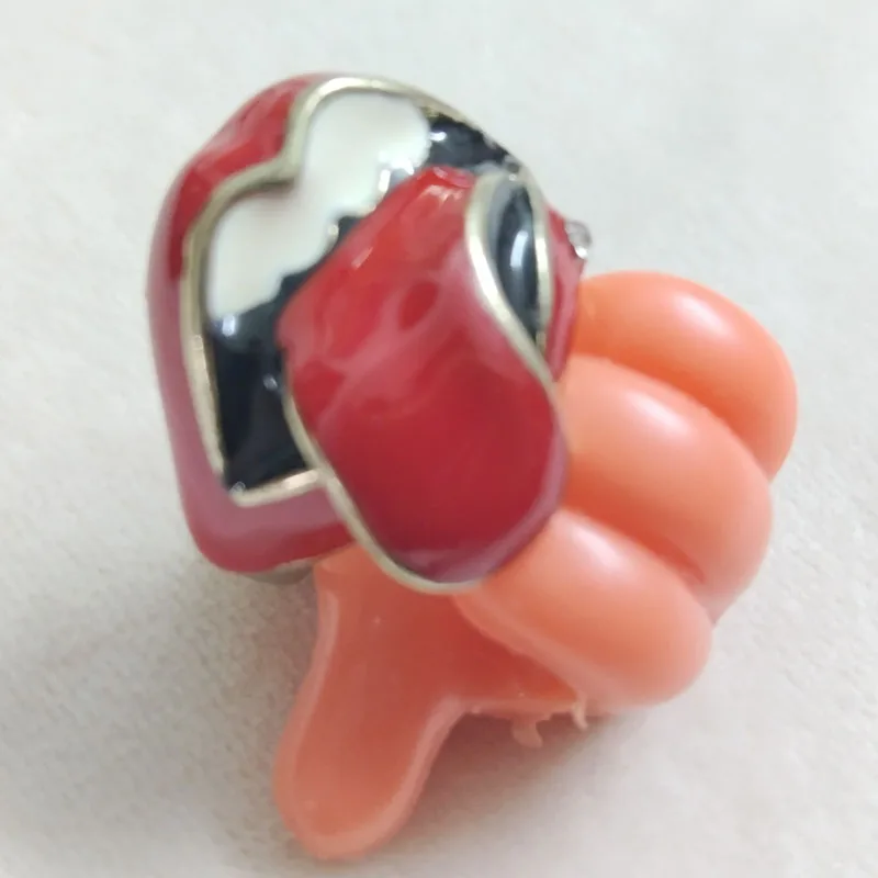 Vintage Punk Cool Sexy Red Lip Finger Ring for Men Women Evening Party Delicate Wedding Anniversary Gift
Vintage Punk Cool Sexy Red Lip Finger Ring for Men Women Evening Party Delicate Wedding Anniversary Gift